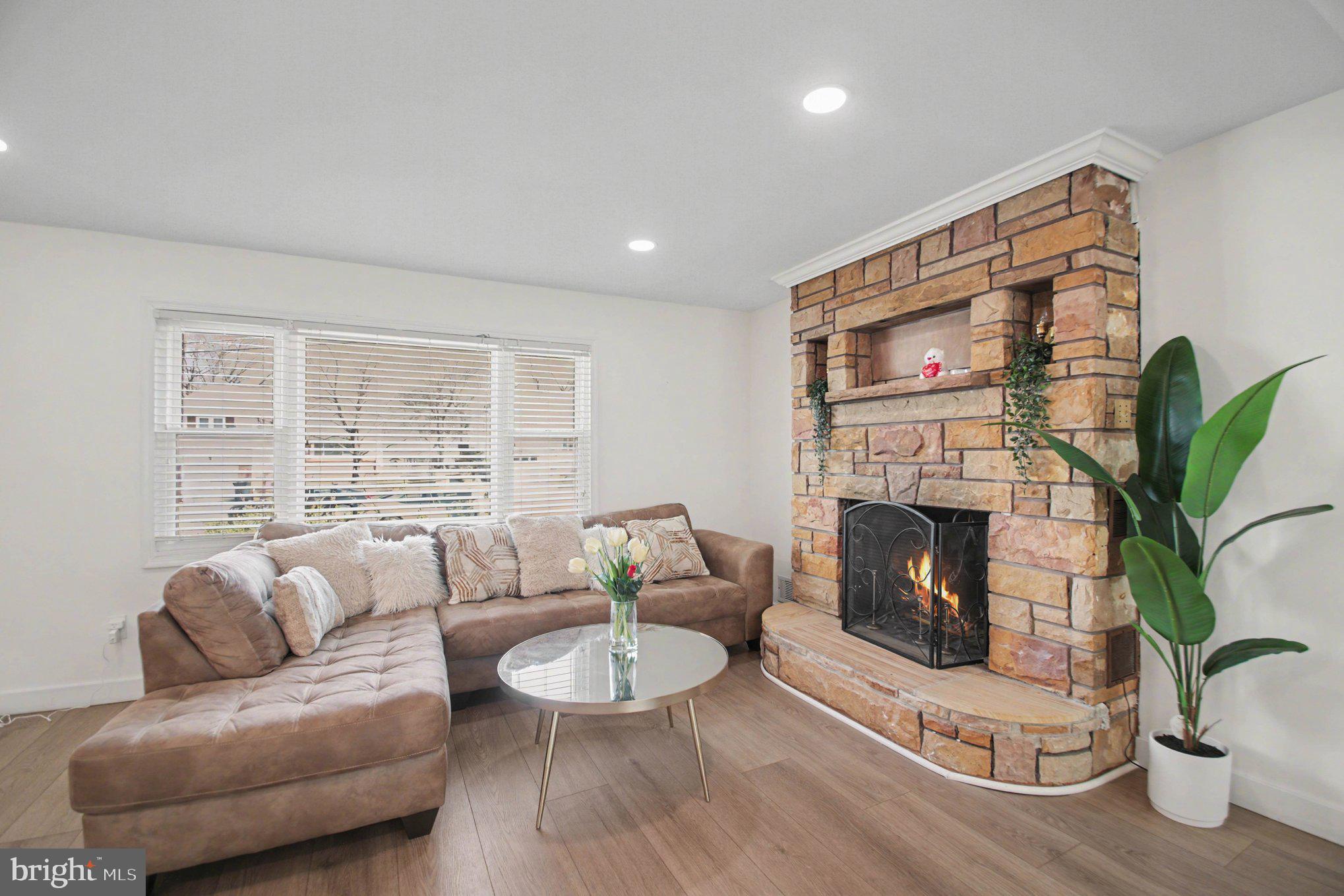 SUNNYSIDE - Residential