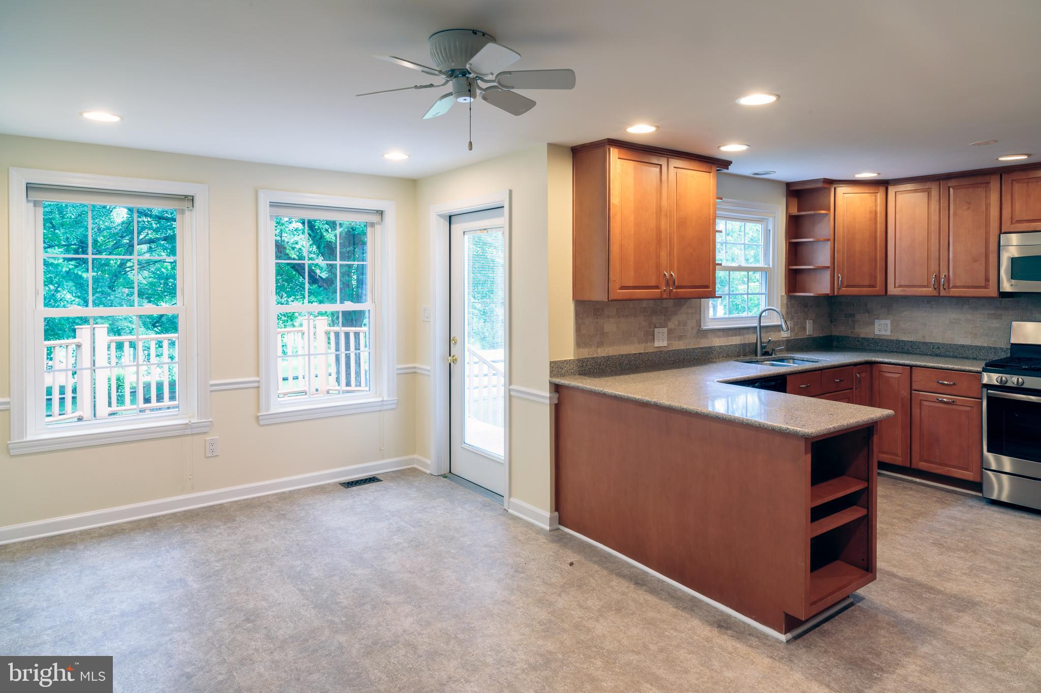 DERWOOD STATION - Residential Lease