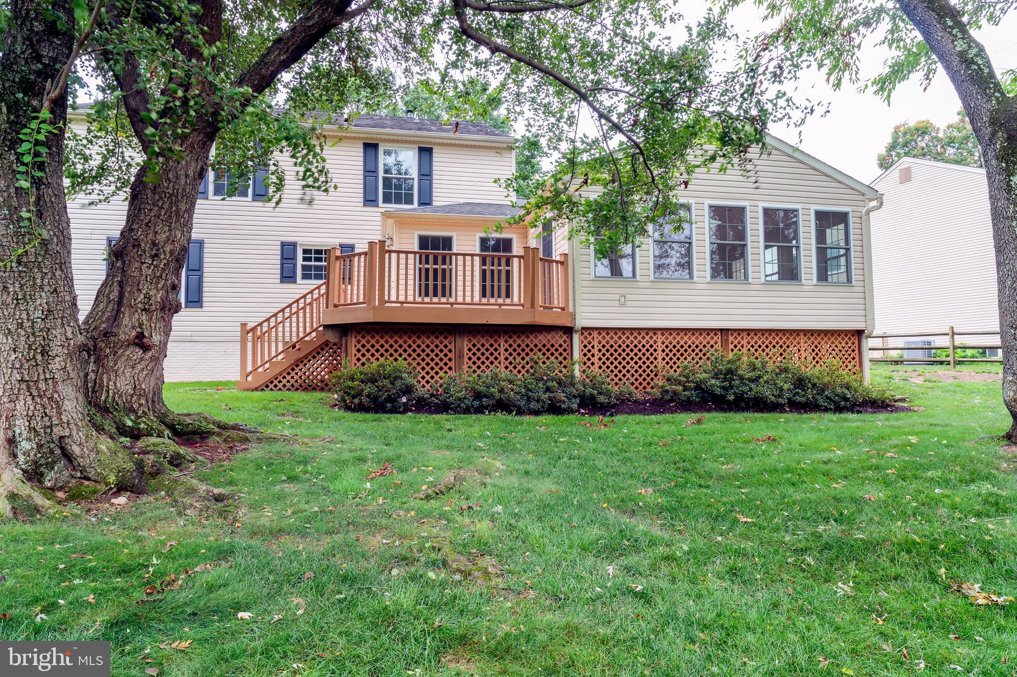 DERWOOD STATION - Residential Lease