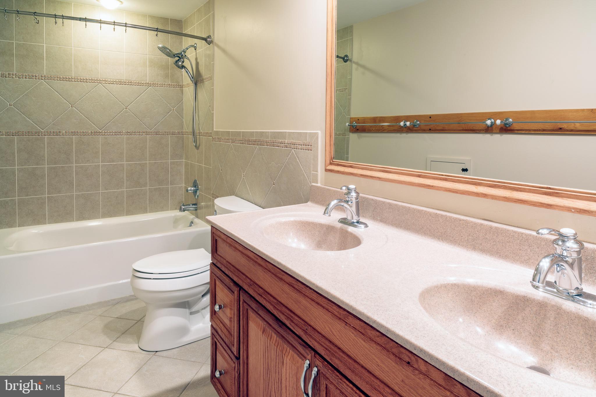 DERWOOD STATION - Residential Lease