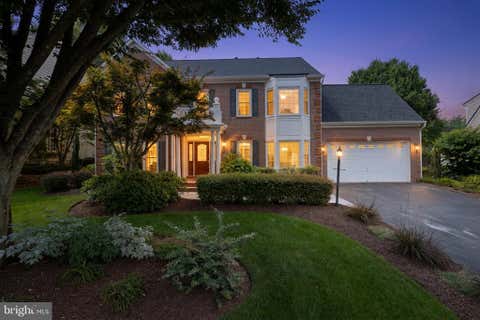 Photo of 12916 Hedgetop Drive, HERNDON, VA 20171 (MLS # VAFX2322576)