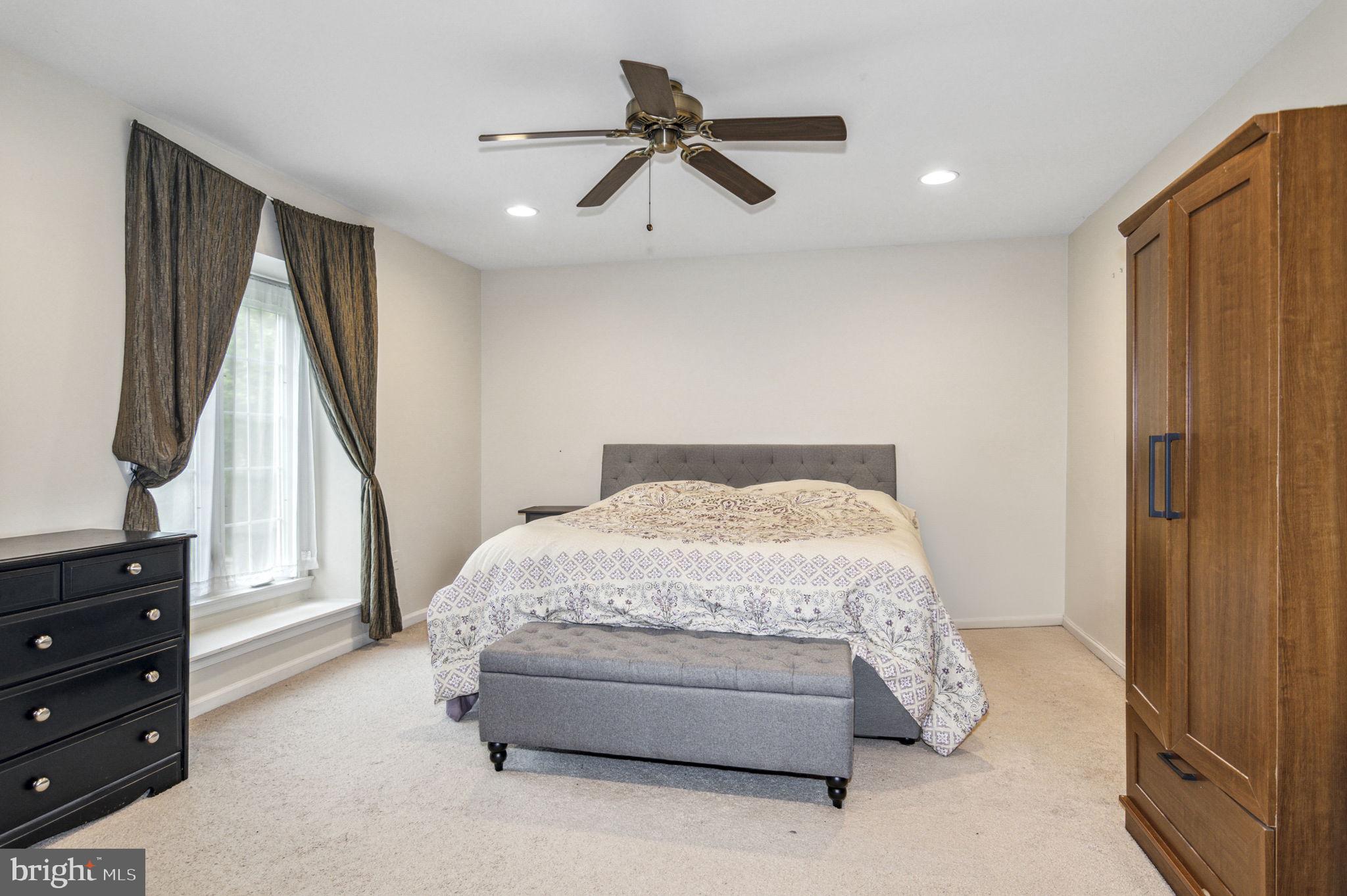 ROLLING VALLEY - Residential Lease