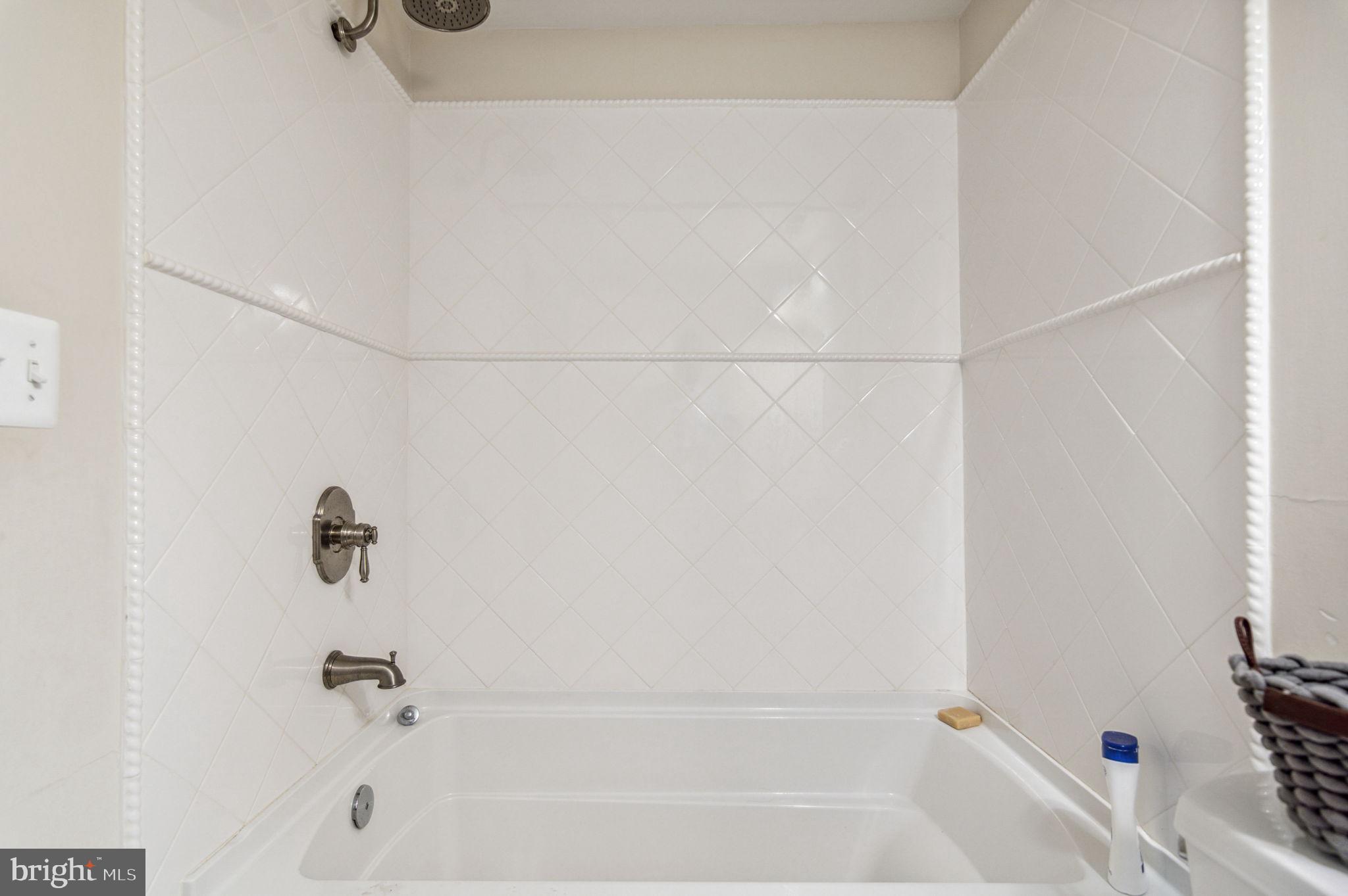 ROLLING VALLEY - Residential Lease