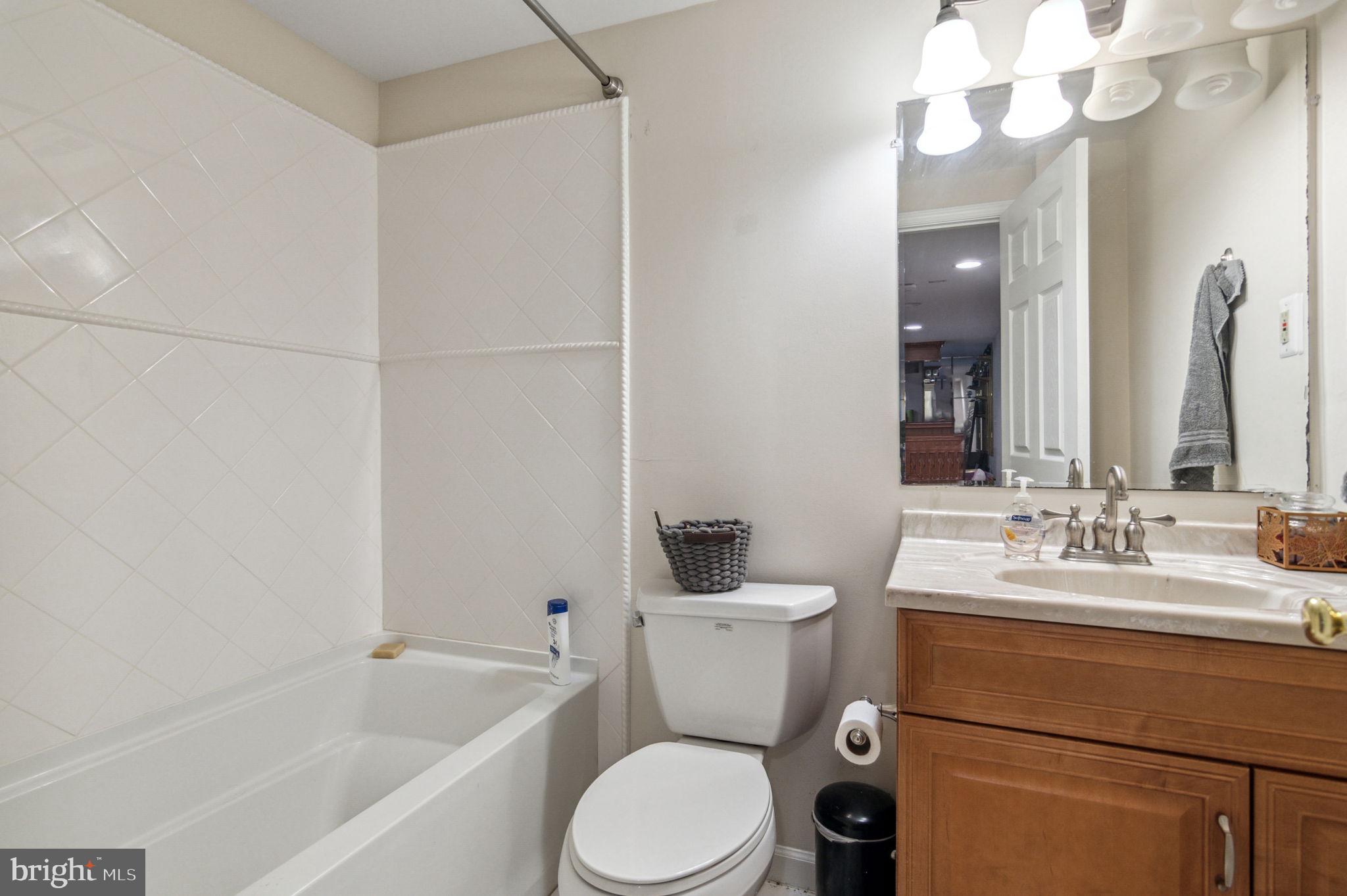 ROLLING VALLEY - Residential Lease