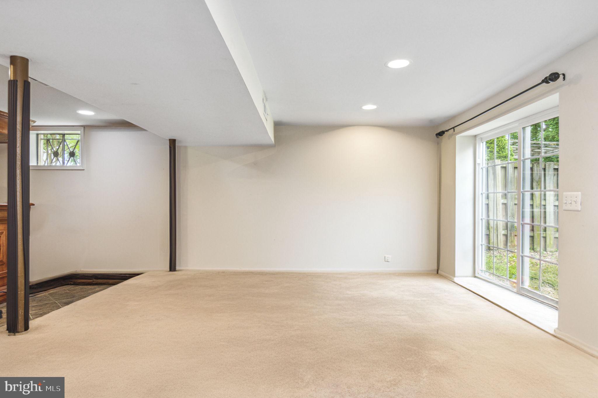 ROLLING VALLEY - Residential Lease