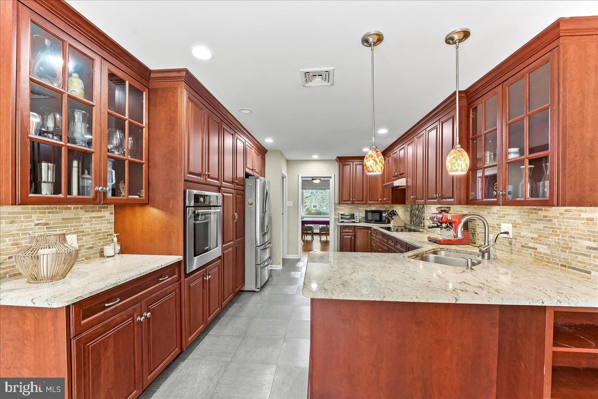 BLUE BELL GDNS - Residential