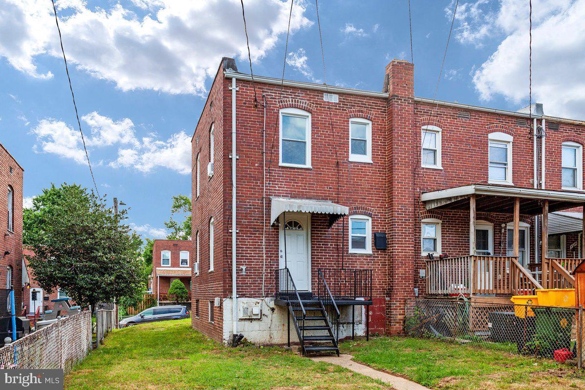 ARUNDEL VILLAGE - Residential Lease