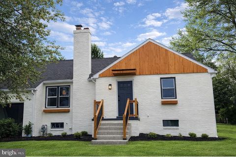 Photo of 808 Rathton Road, YORK, PA 17403 (MLS # PAYK2098586)