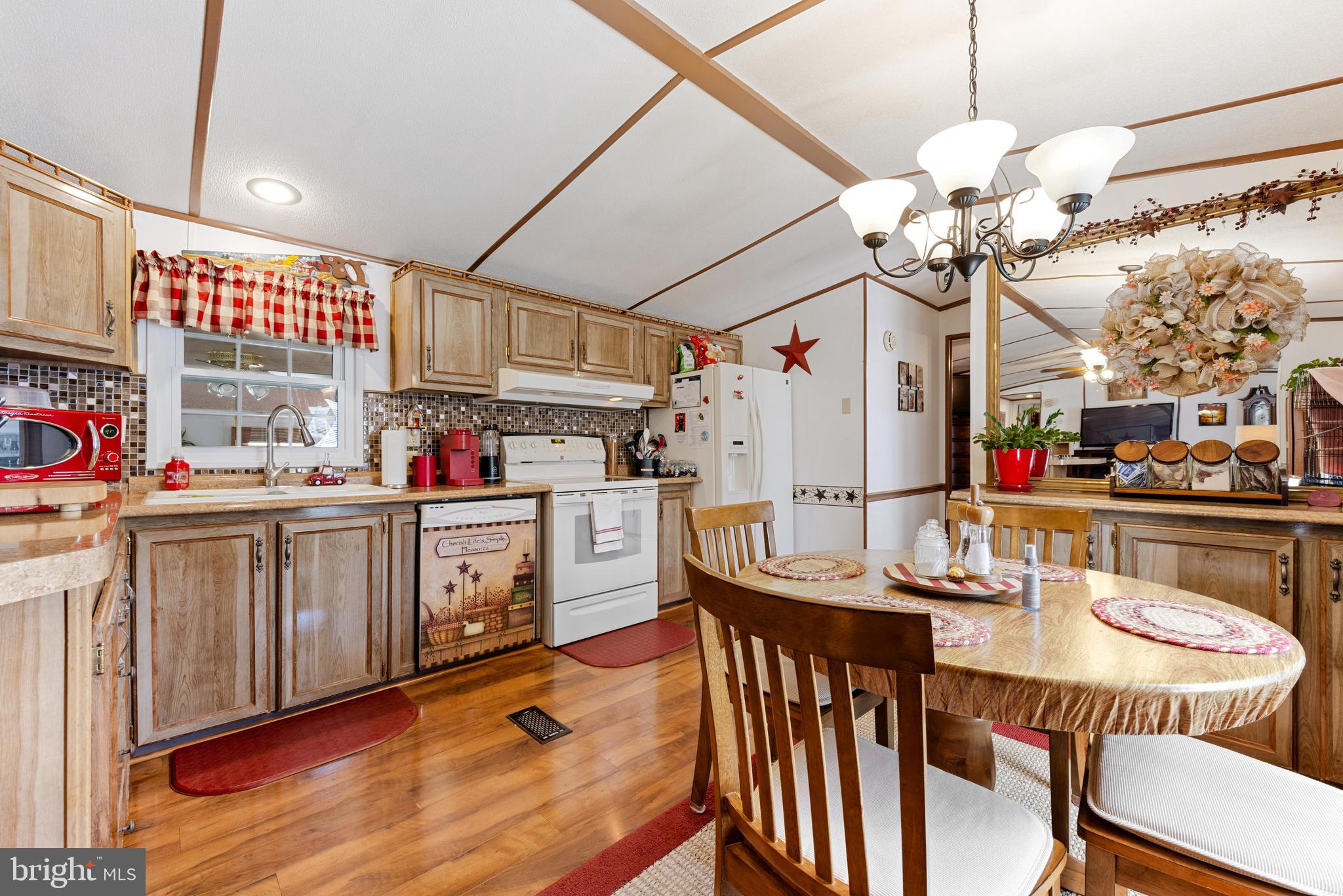 BISCAYNE BAY VILLAGE - Residential