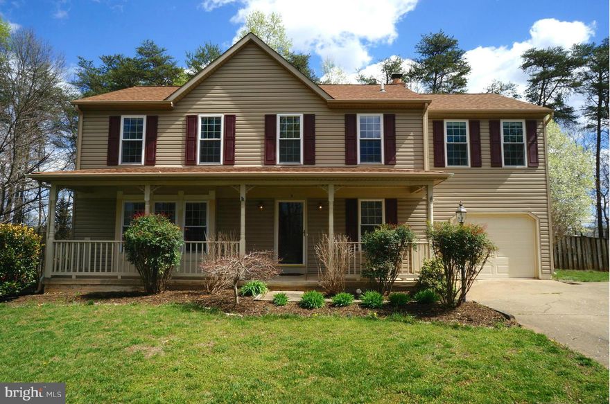 Move-In Ready 5BR Colonial w/Large Addition & Quick Access to 610. Remodeled Kitchen w/Granite & SS Appls incl Gas Cooktop & Wall Oven. Updated Baths, New Flooring & Paint t/o Main Lvl, New Carpet, Hardwoods, Updated Dbl Pane Vinyl Windows, New SGD, Roof w/Architectural Shingles, Oversized Concrete Driveway w/ Addtl Parking Pad, Level Yard w/ Fenced Backyard, 2 Gates & Deck, Full Unfin Basement!