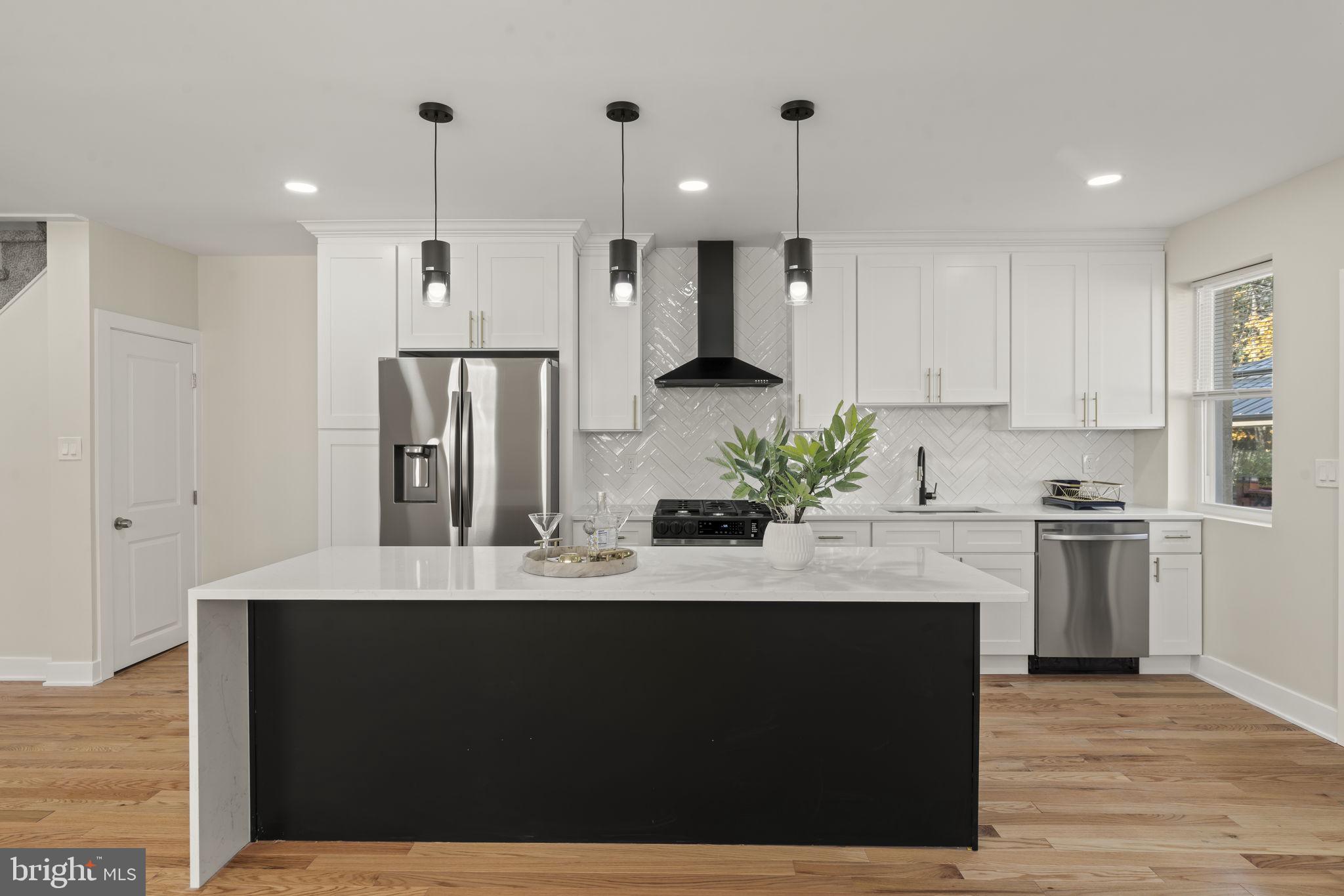 911 E RITTENHOUSE STREET