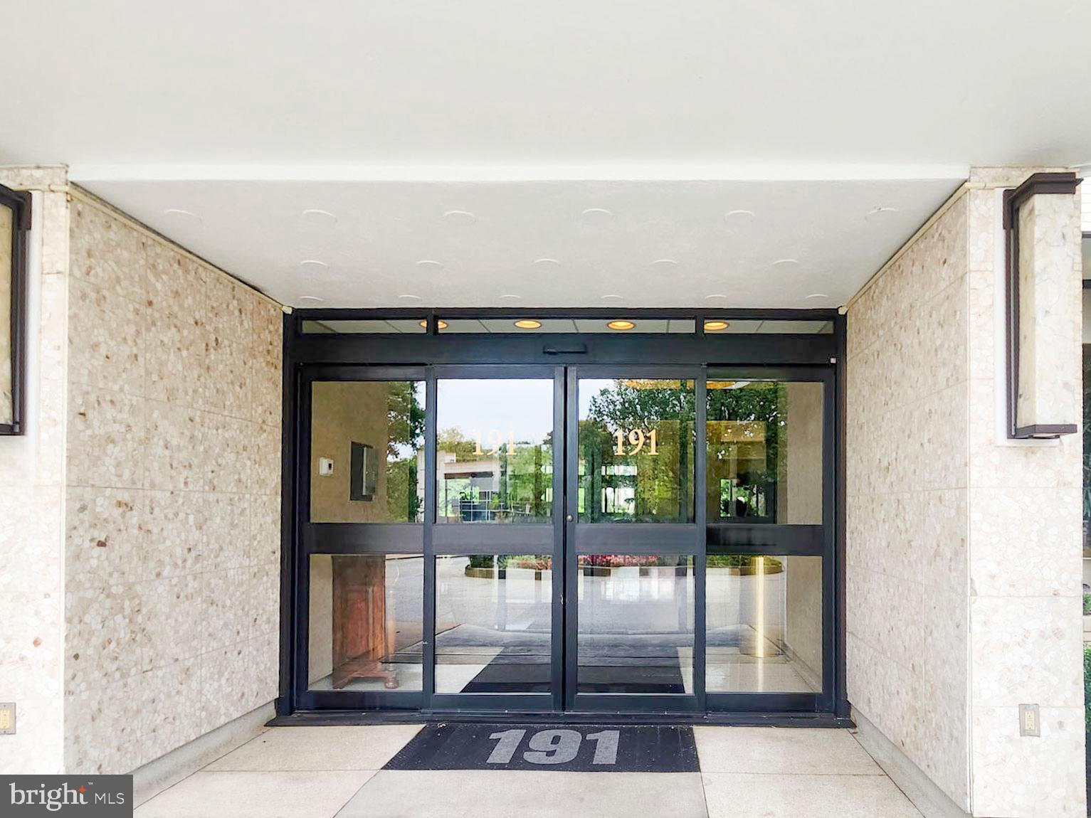 PRESIDENTIAL ESTS - Residential