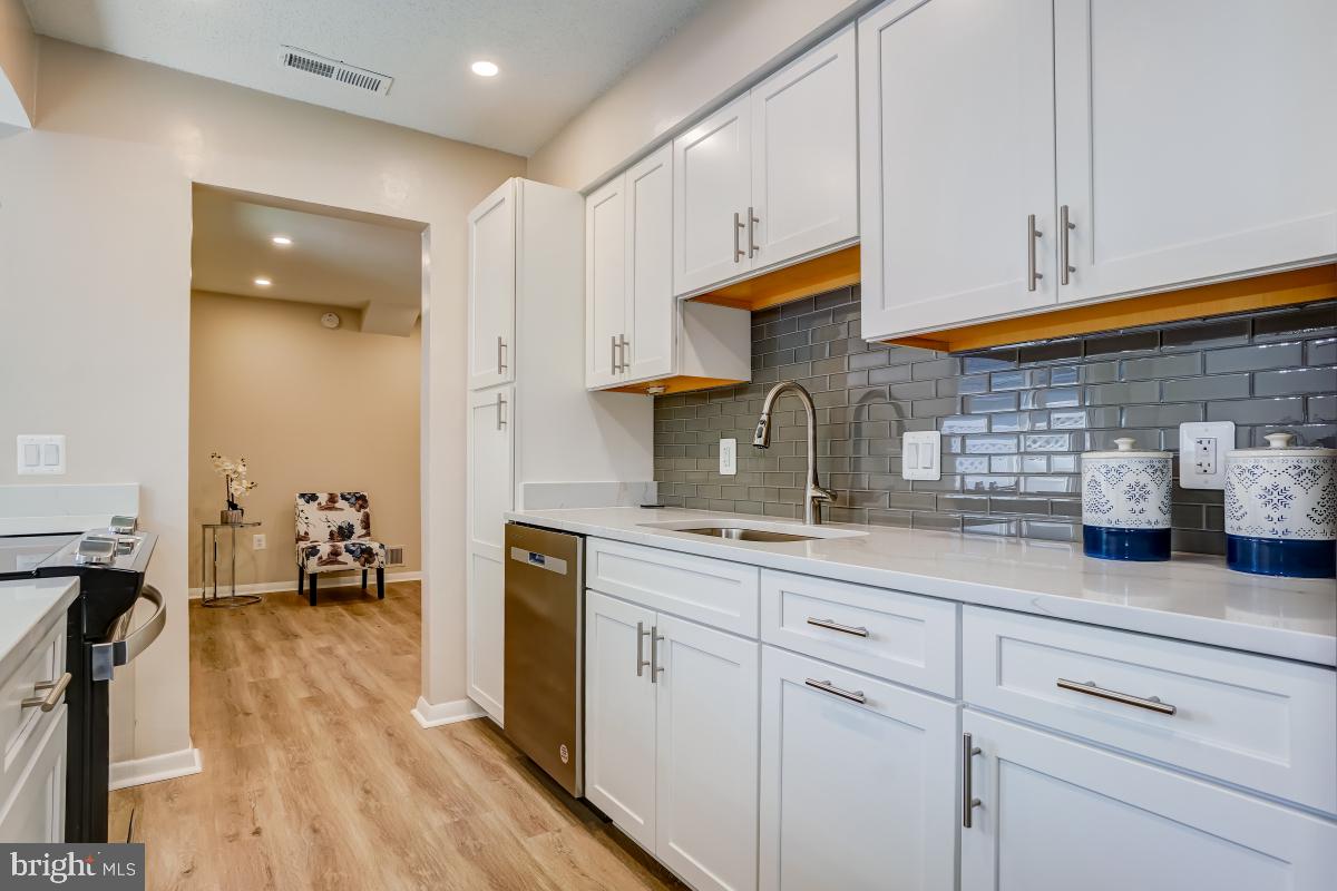 ROSSMOOR MUTUAL #13 - Residential