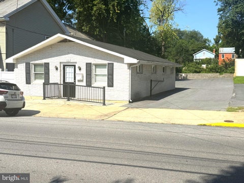 Photo of 319 S Raleigh Street, MARTINSBURG, WV 25401 (MLS # WVBE2053792)