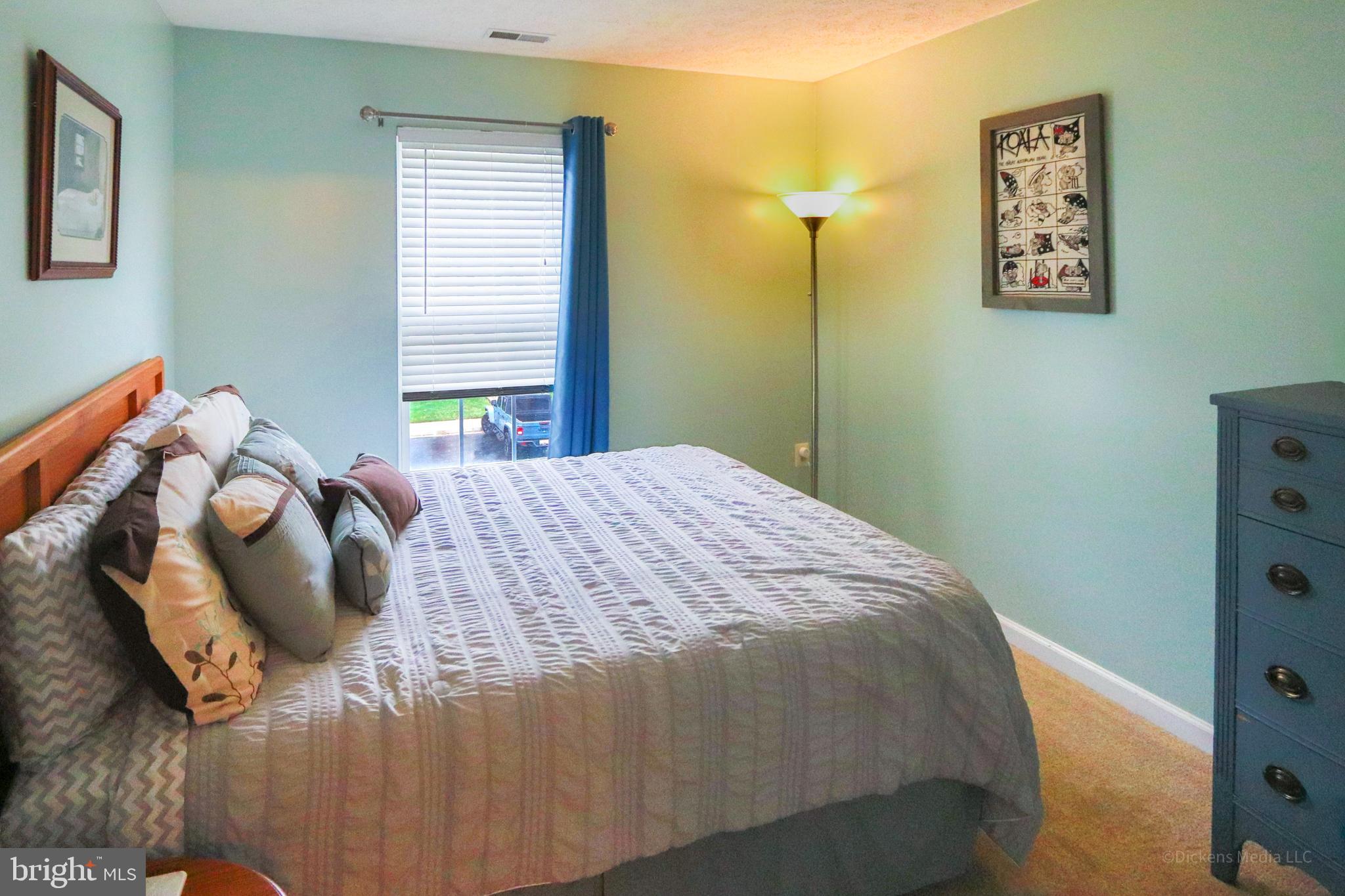 CONSTANT FRIENDSHIP - Residential