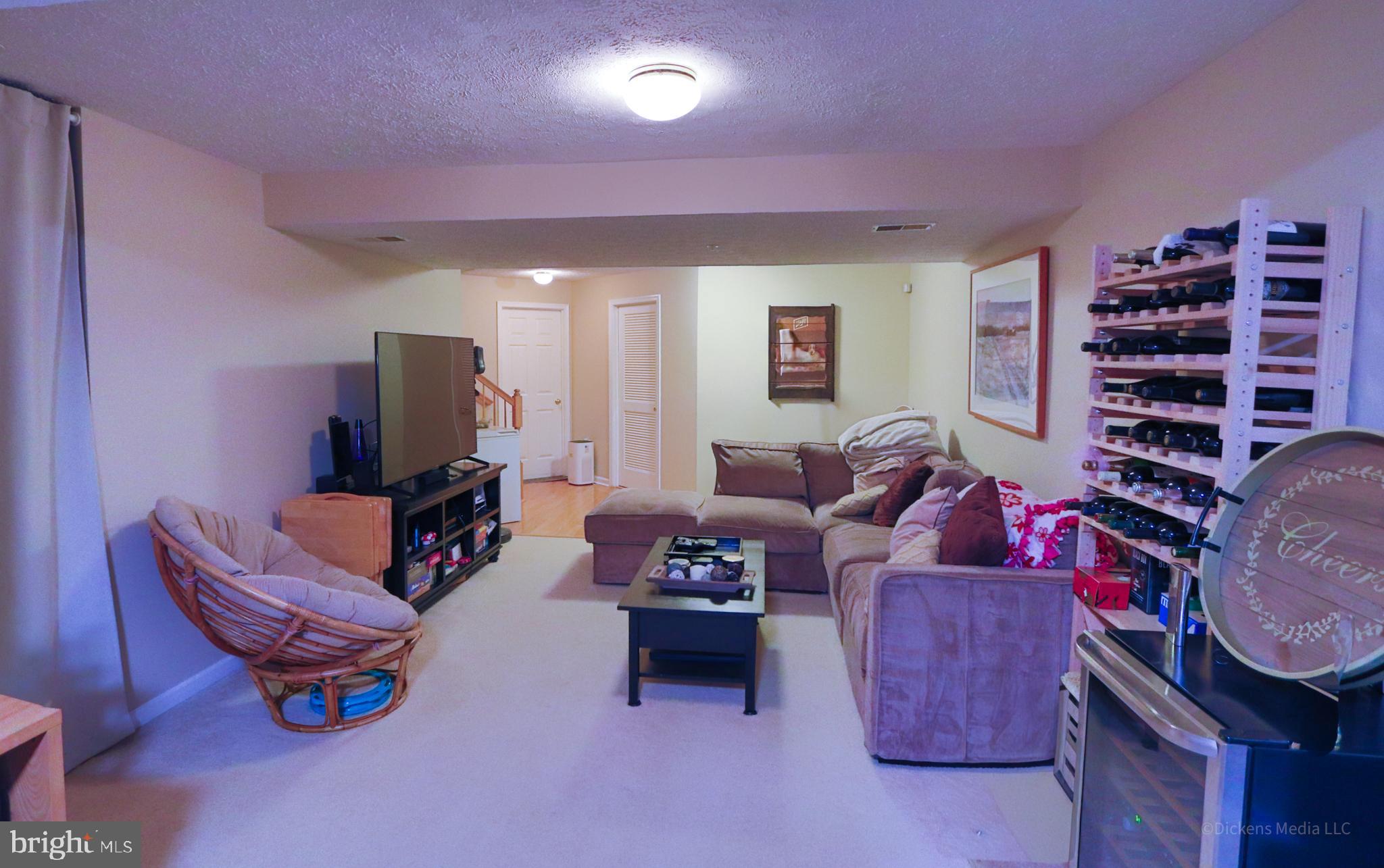 CONSTANT FRIENDSHIP - Residential