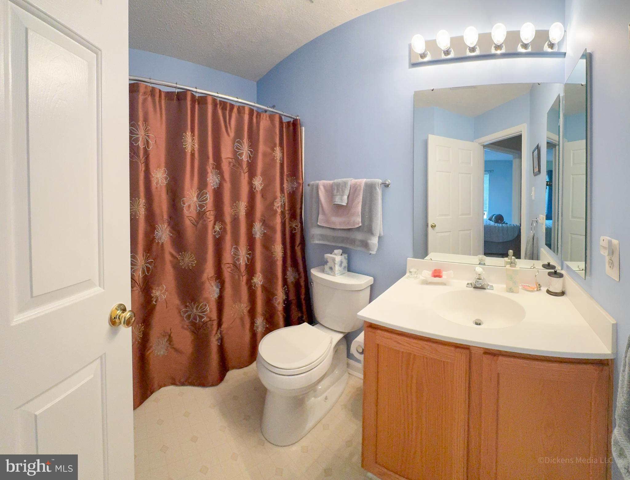 CONSTANT FRIENDSHIP - Residential