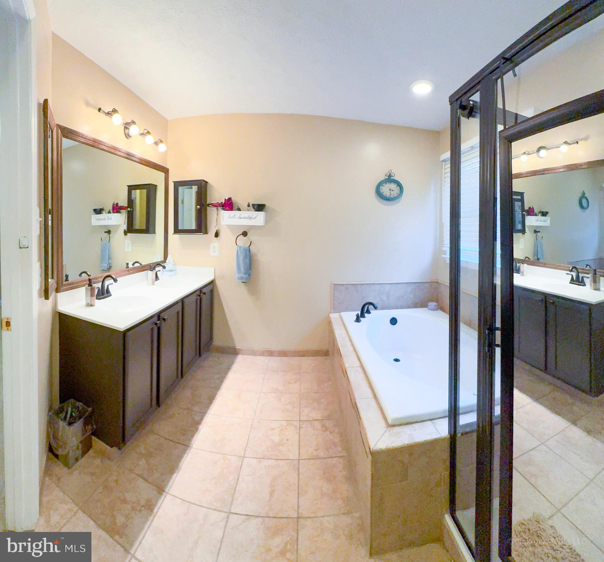 CONSTANT FRIENDSHIP - Residential