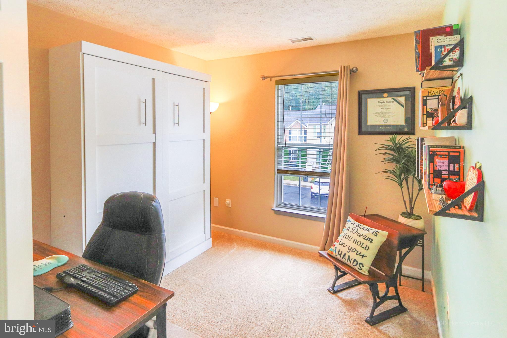 CONSTANT FRIENDSHIP - Residential