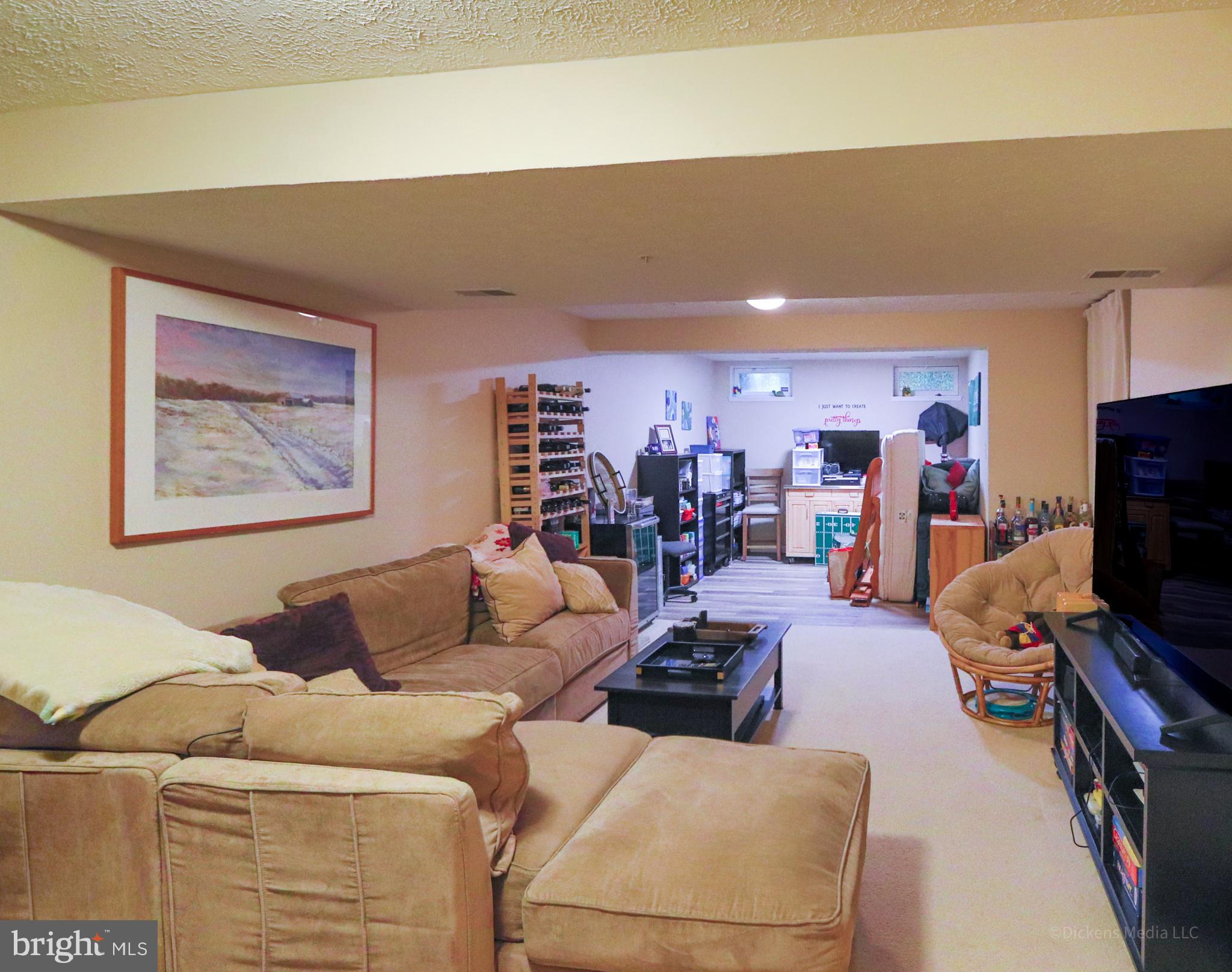 CONSTANT FRIENDSHIP - Residential