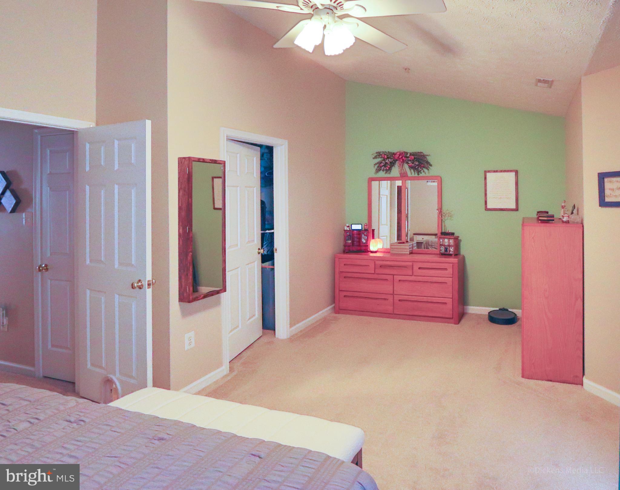 CONSTANT FRIENDSHIP - Residential