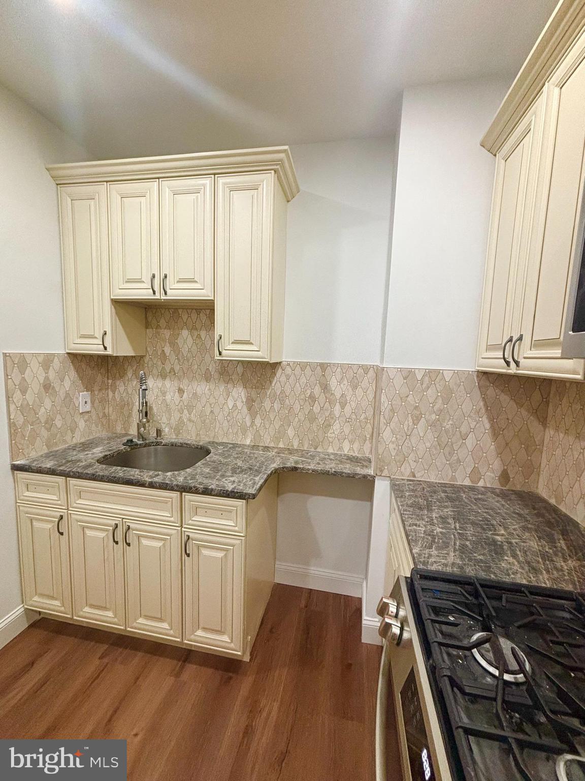 320 LONEY STREET (2ND FL)