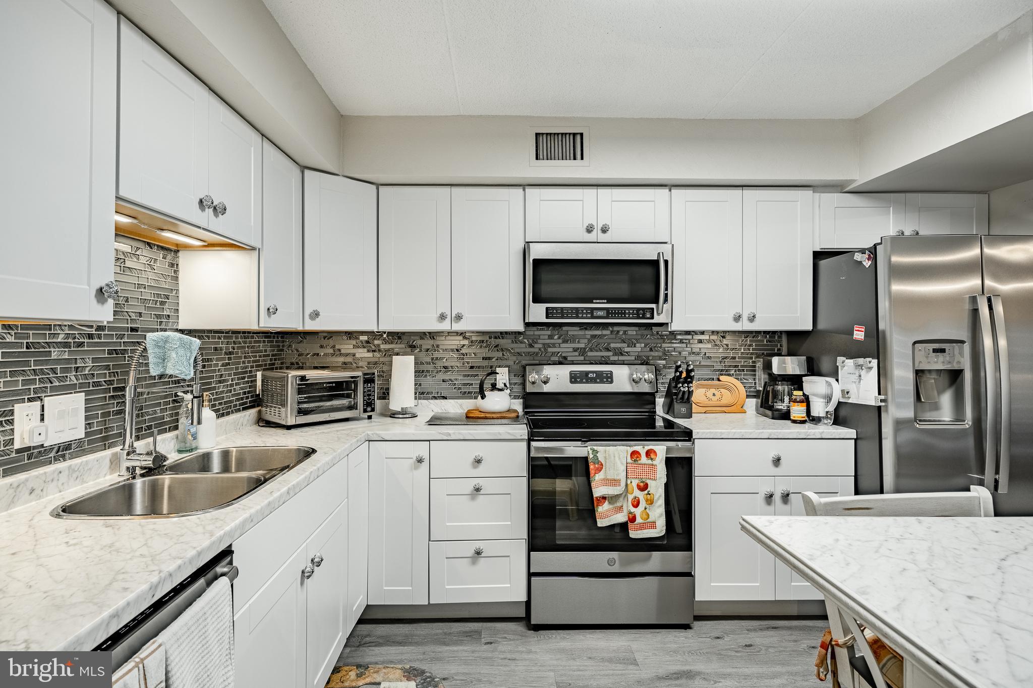 VALLEY FORGE TOWER - Residential