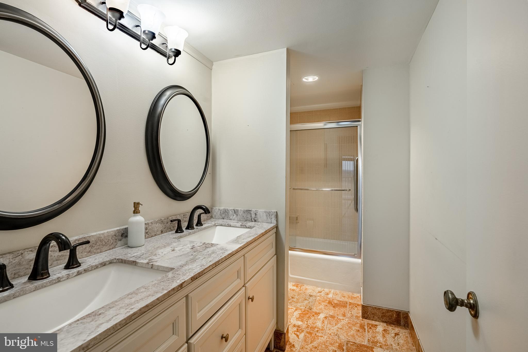 VALLEY FORGE TOWER - Residential