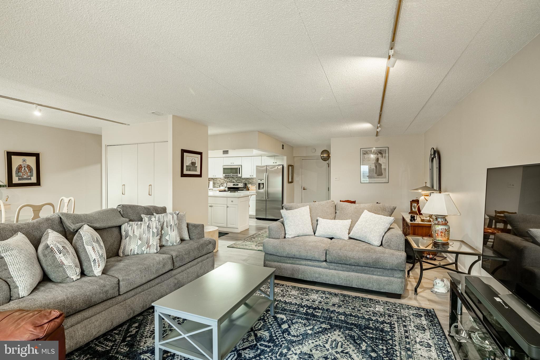 VALLEY FORGE TOWER - Residential