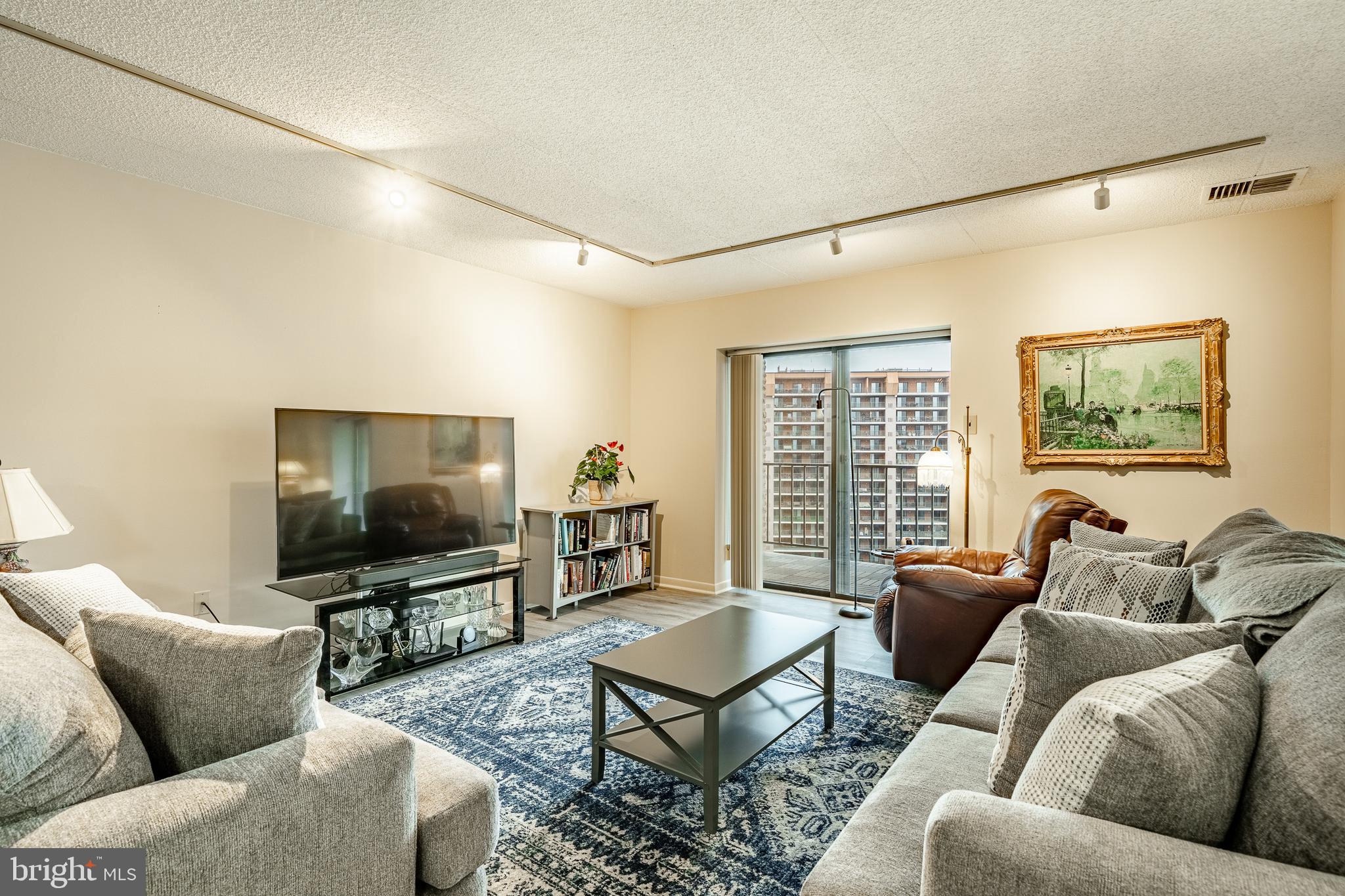 VALLEY FORGE TOWER - Residential