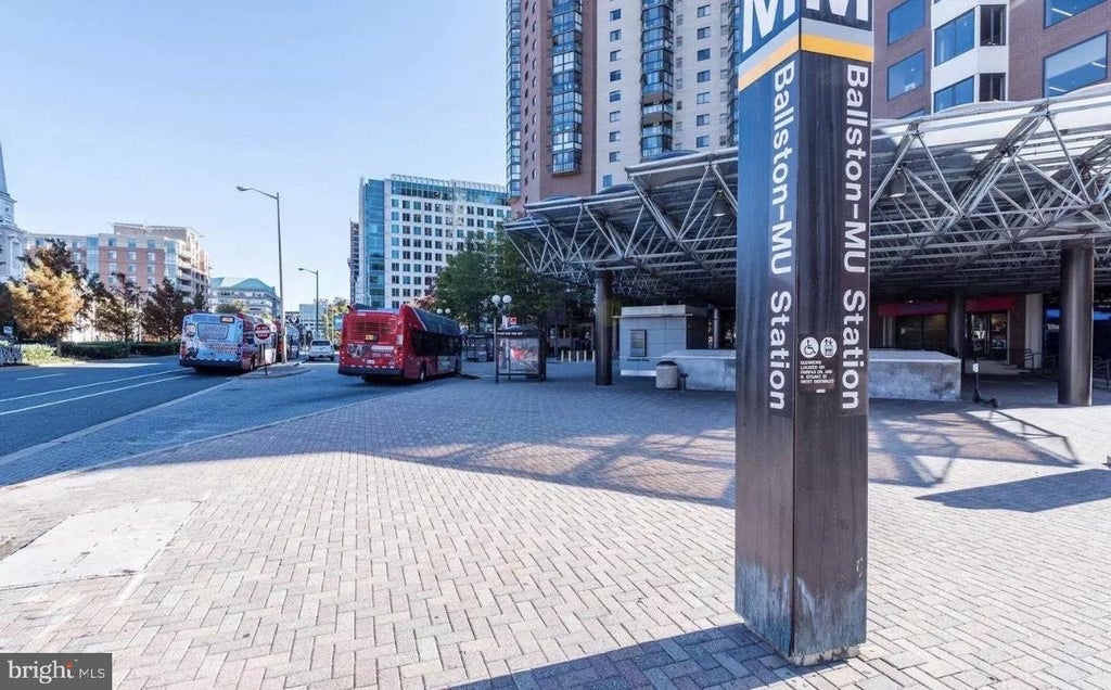 Photo of 3835 N 9th Street N #704W, ARLINGTON, VA 22203 (MLS # VAAR2075370)