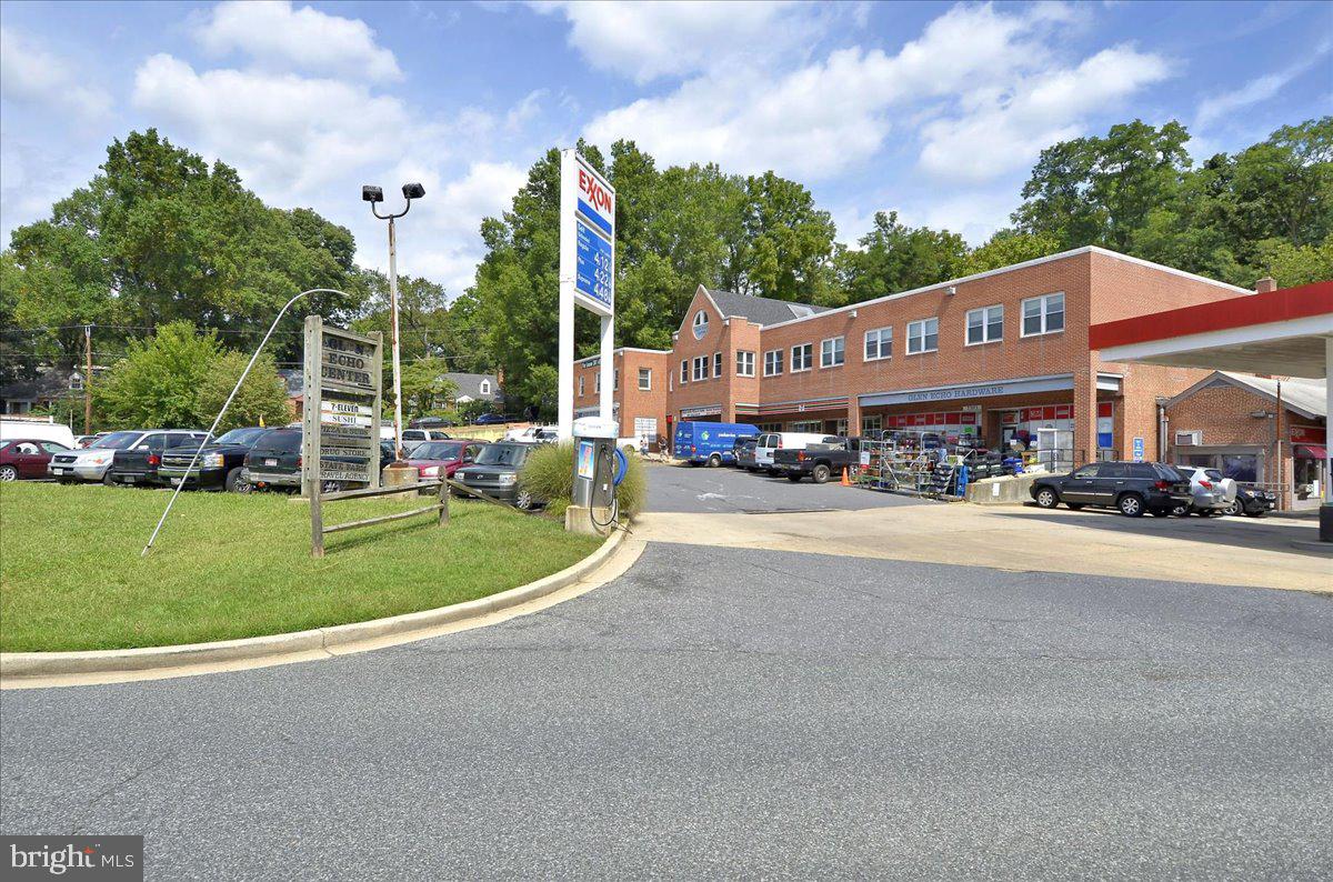 SUMNER VILLAGE - Residential