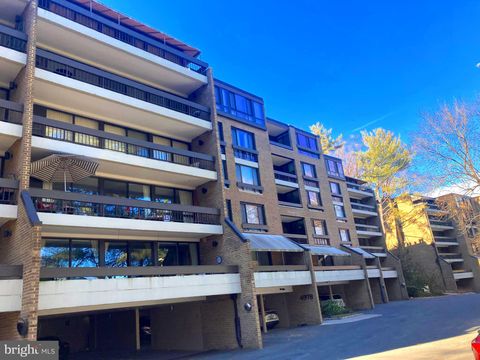 Photo of 4978 Sentinel Drive #12-306, BETHESDA, MD 20816 (MLS # MDMC2213172)