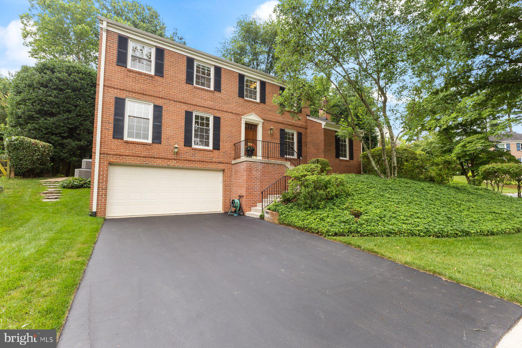 17 OLD CREEK COURT