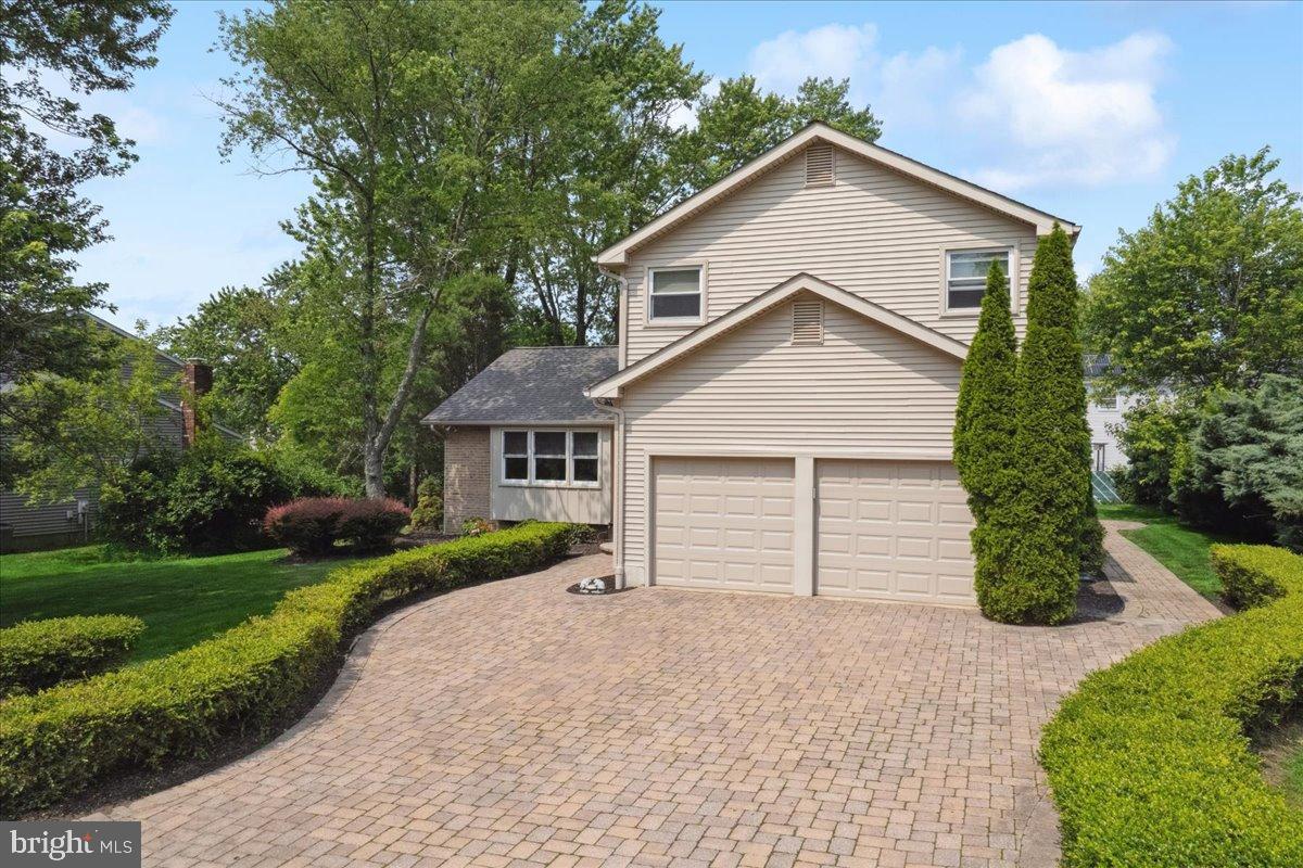 513 COUNTRY CLUB DRIVE