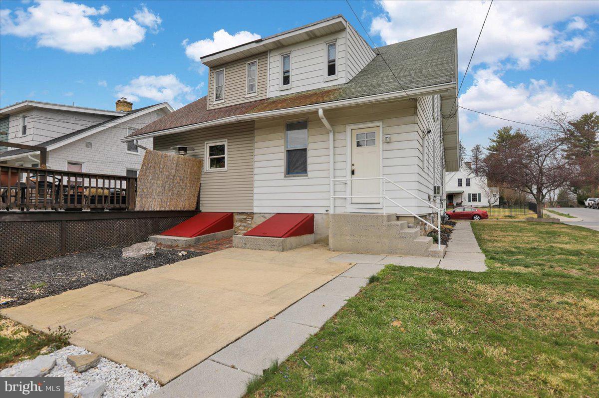 1402 ELM STREET