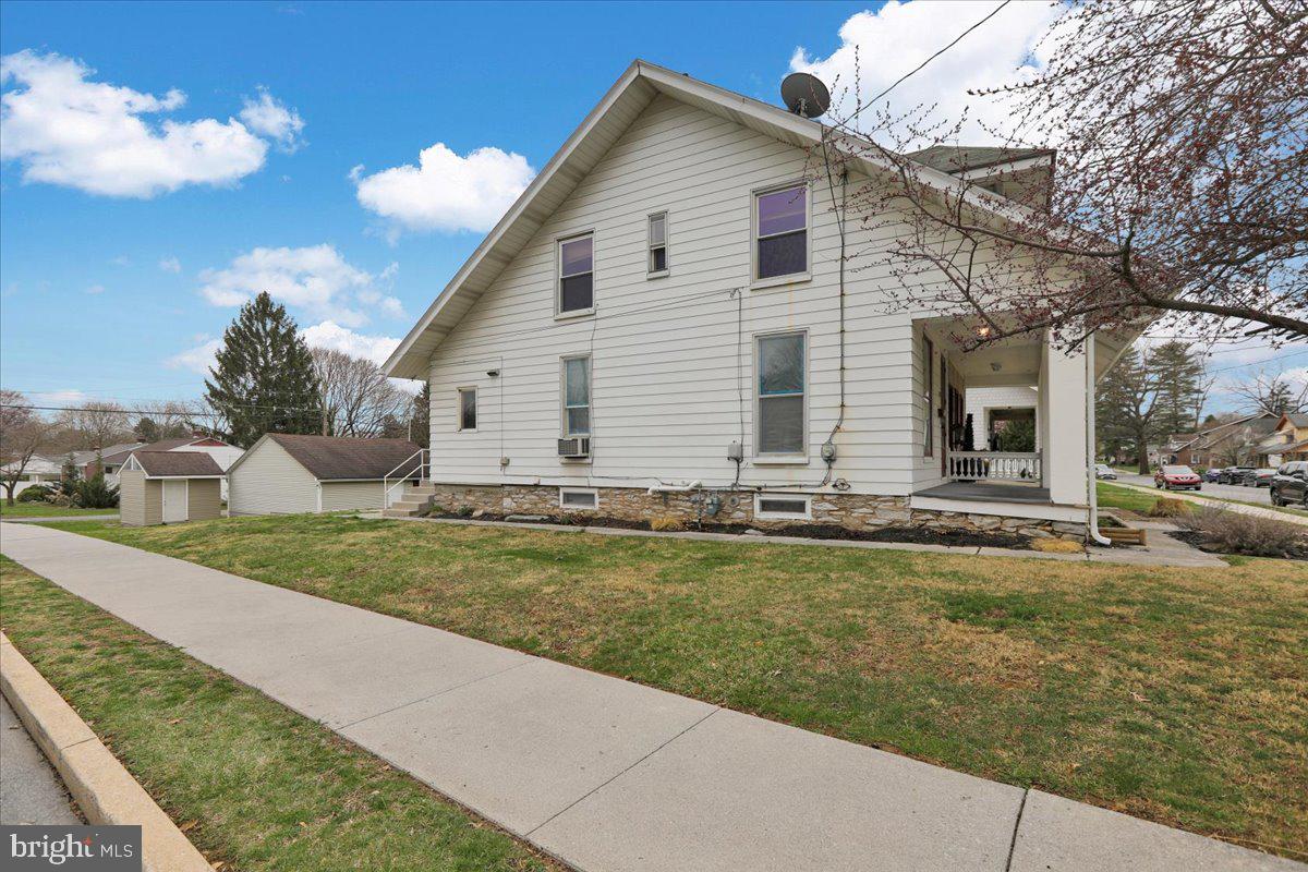 1402 ELM STREET
