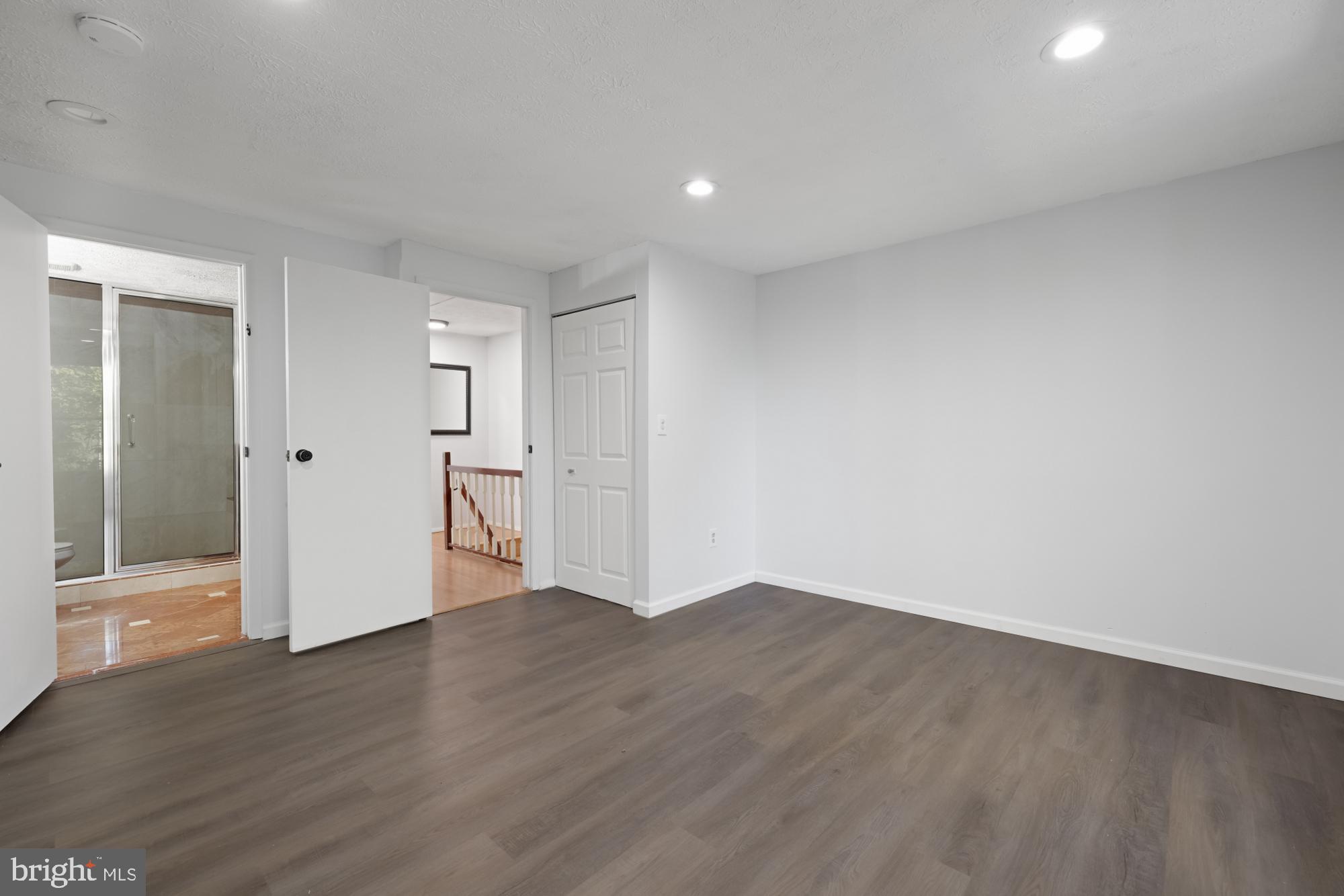 GUNNERS LAKE VILLAGE - Residential