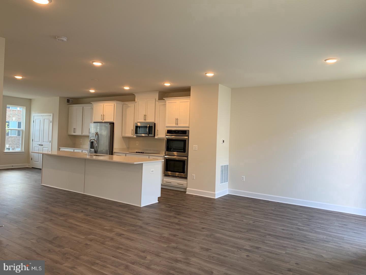 BRADLEY SQUARE - Residential