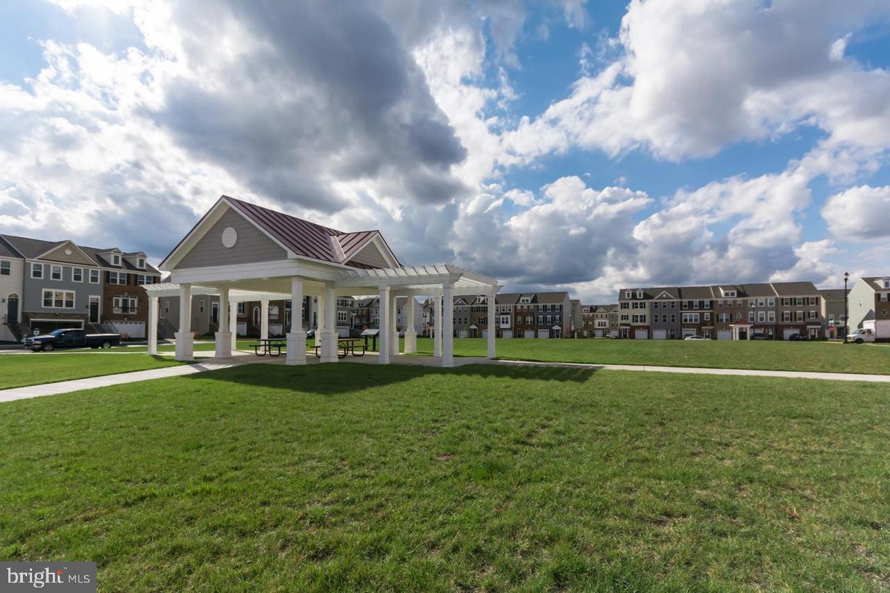 BRADLEY SQUARE - Residential