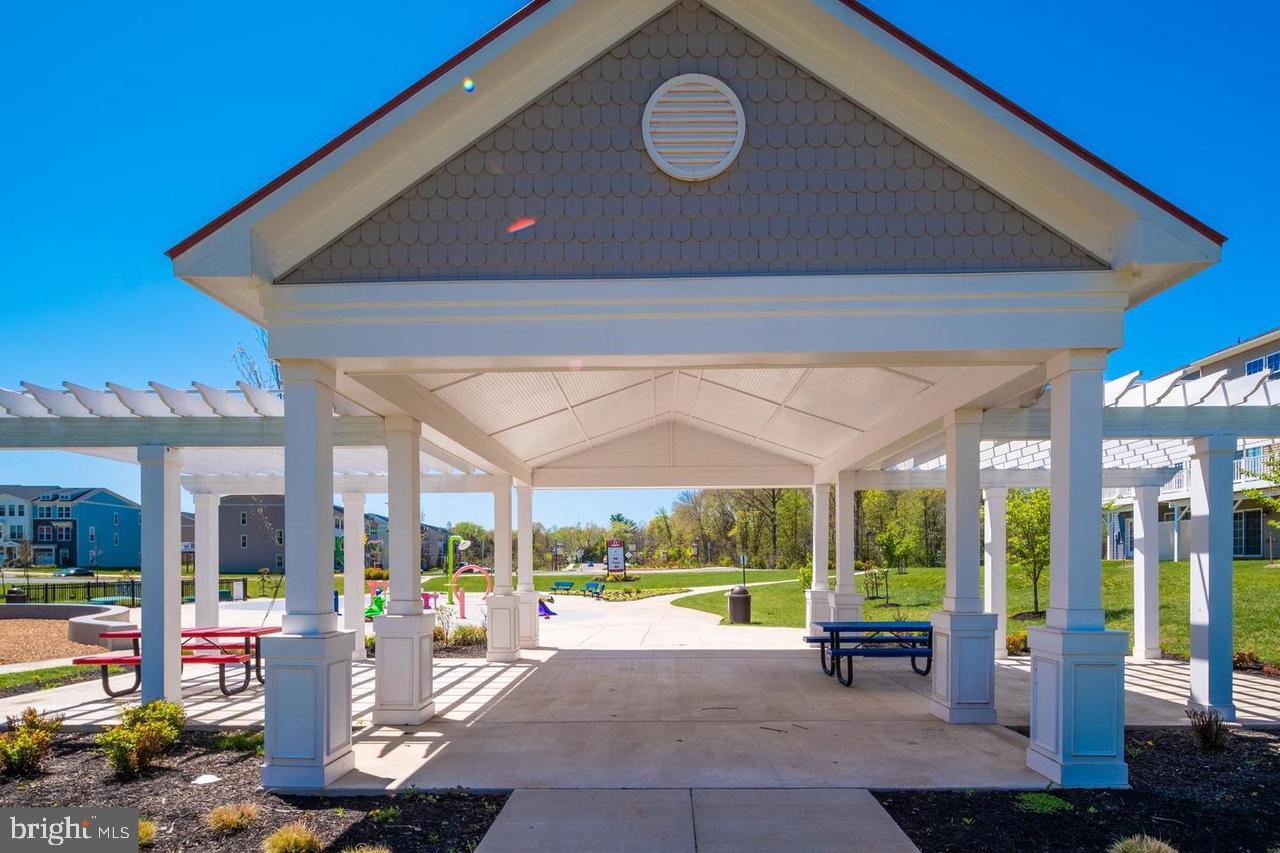 BRADLEY SQUARE - Residential