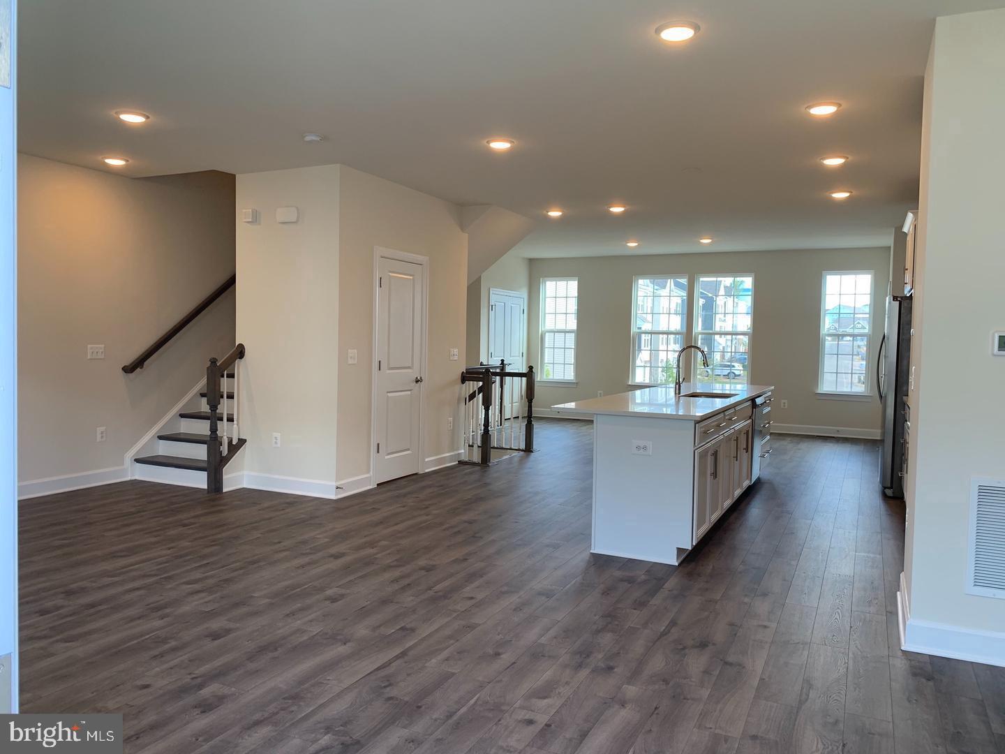 BRADLEY SQUARE - Residential