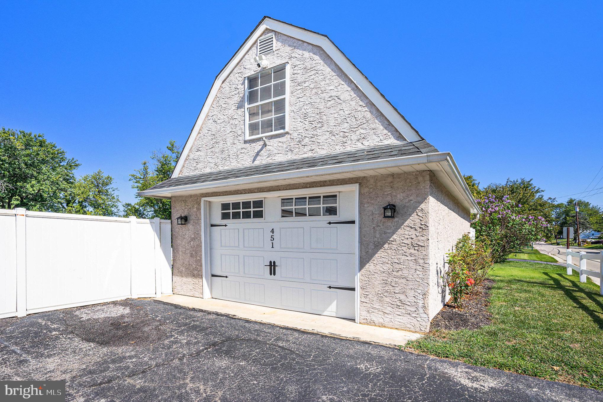 LAFAYETTE HILL - Residential