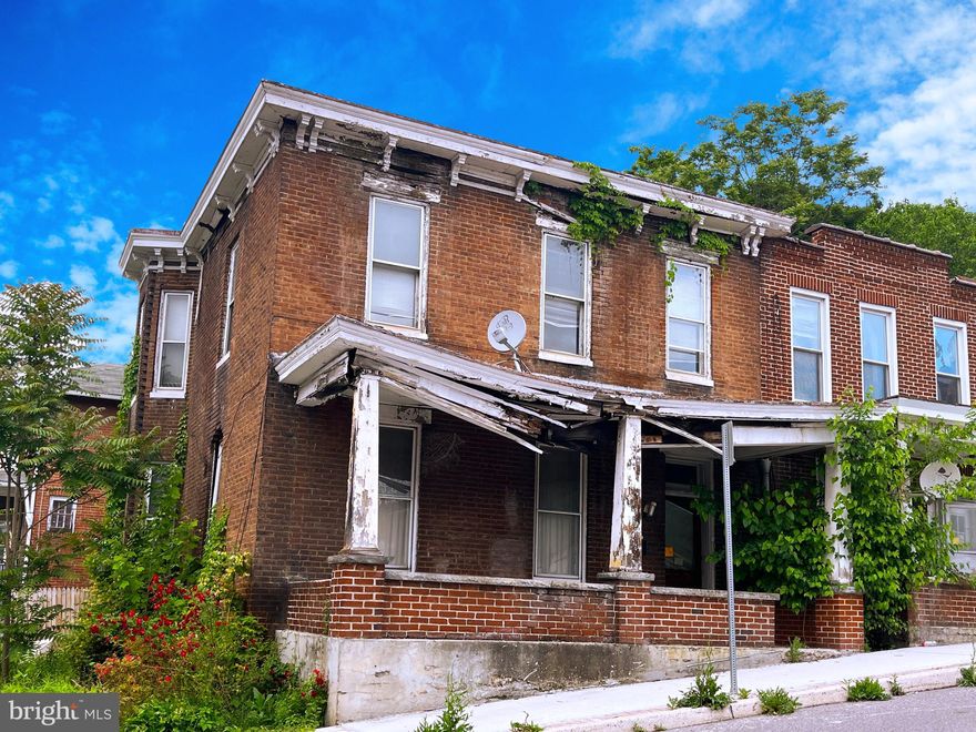 ONLINE AUCTION: Bidding begins 05/30/2024 @ 10:00 AM. Bidding ends 06/03/2024 @ 11:00 AM. List Price is Suggested Opening Bid. 2 Story End Unit Porch-Front Townhouse located in Cumberland, Maryland within Allegany County. Residents can enjoy the nearby attractions such as Cumberland Shopping Center, UPMC Western Maryland, Gene Mason Sports Complex, Wills Mountain State Park, & +/- 9 miles to Rocky Gap Casino & Golf Resort. Easy Access to Major Traffic Artery Route 68. Property is Vacant. Deposit: $5,000.