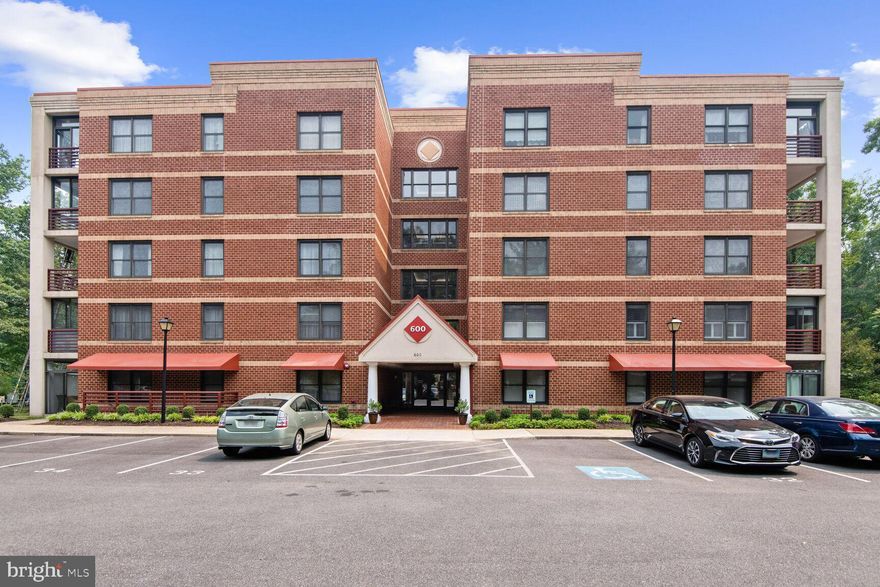 Nestled in a park setting yet surrounded by life’s necessities all within a short walk or drive, McKinsey Park, a 55+ Active Adult community, is the perfect place to call home. A corner unit on the 4th floor, this 2-bed, 2-bath condo offers treetop views of the community’s lovely park and pond creek vistas. The “Unit B” floor plan provides an estimated over 1400 sq. ft. of living space to include the glass enclosed balcony. The open design makes for comfortable daily living and easy entertaining. A centrally located kitchen offers a great peninsula counter for seating and serving and is open to the sizeable living room and separate dining. The master suite offers a well-equipped bath and large walk-in closet. The second bedroom or den benefits from direct access to the second hall bath with walk-in shower. Improvements include a freshly painted interior in the main living areas, new engineered hardwood in foyer, living, and dining, and new vinyl plank flooring in the sunroom.  Seller offering Home Warranty.  McKinsey Park includes a community room available for social activities or private use located off the lobby of building 602, a community patio, and many walking opportunities within the community or to many local shops, restaurants, and the library. Each resident is assigned one parking space with a separate overflow visitor parking lot.