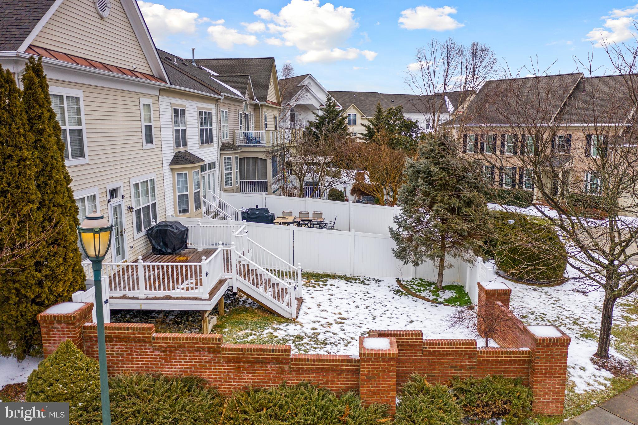 RIVER CREEK - Residential