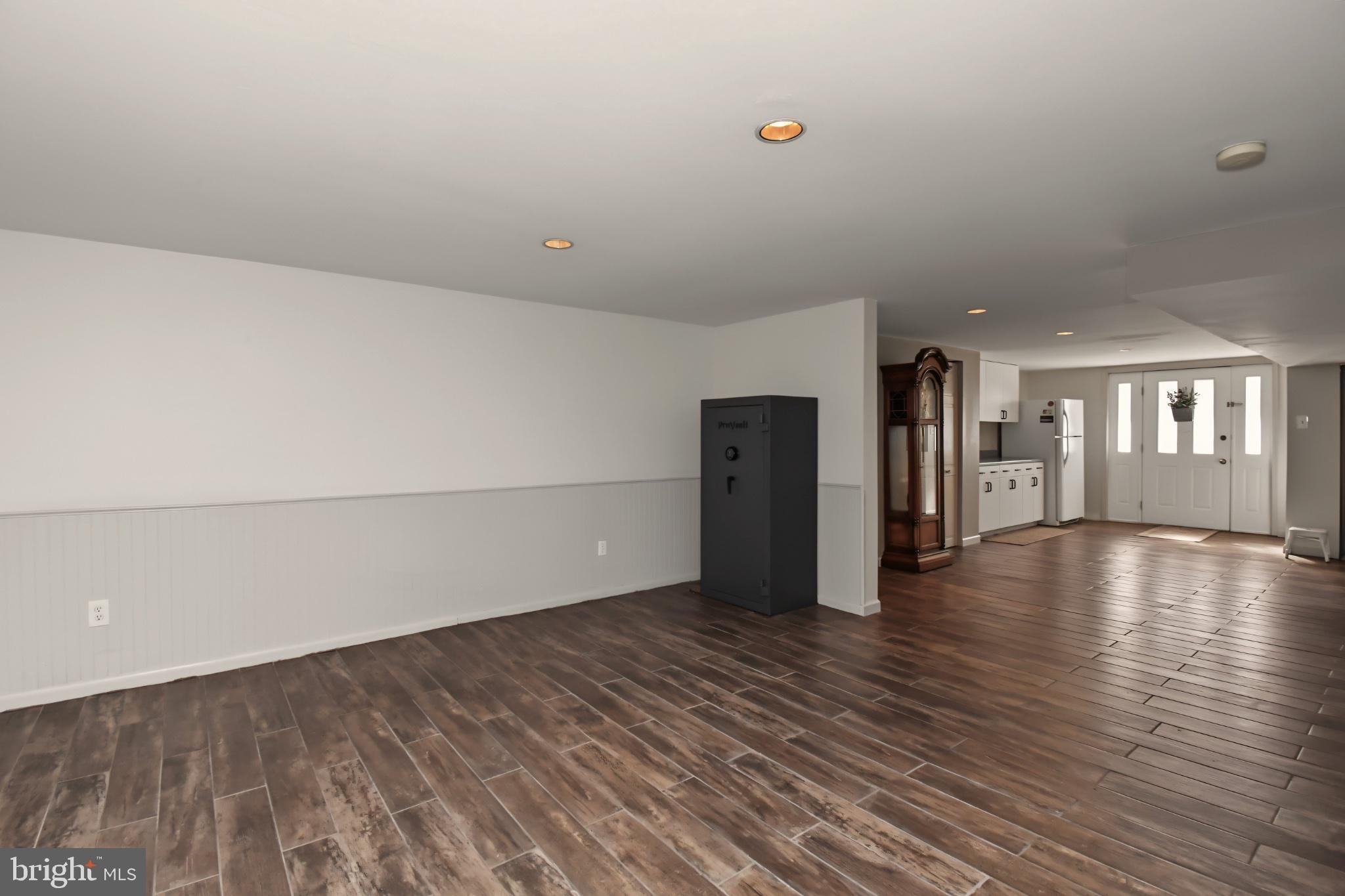 3827 VIOLET DRIVE