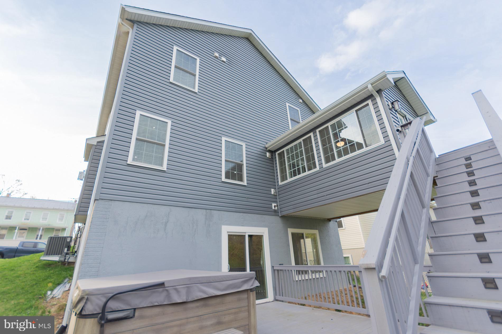 PENNSYLVANIA AT THIRD STREET - Residential