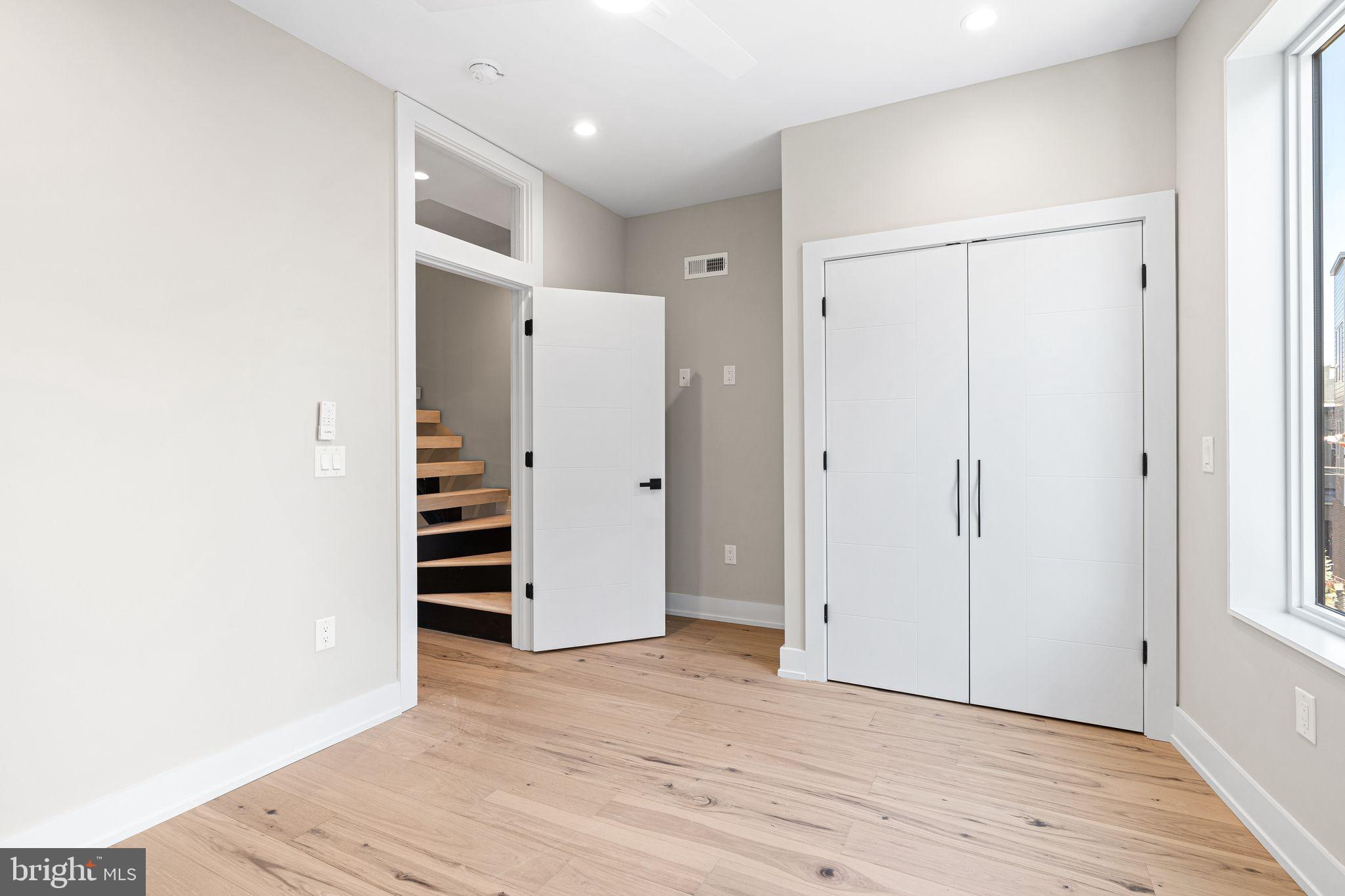 POINT BREEZE - Residential