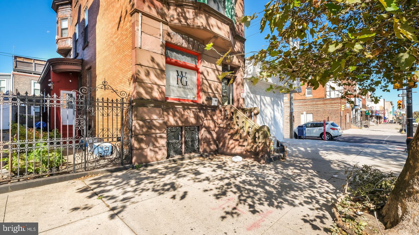 CENTER CITY - Commercial Lease